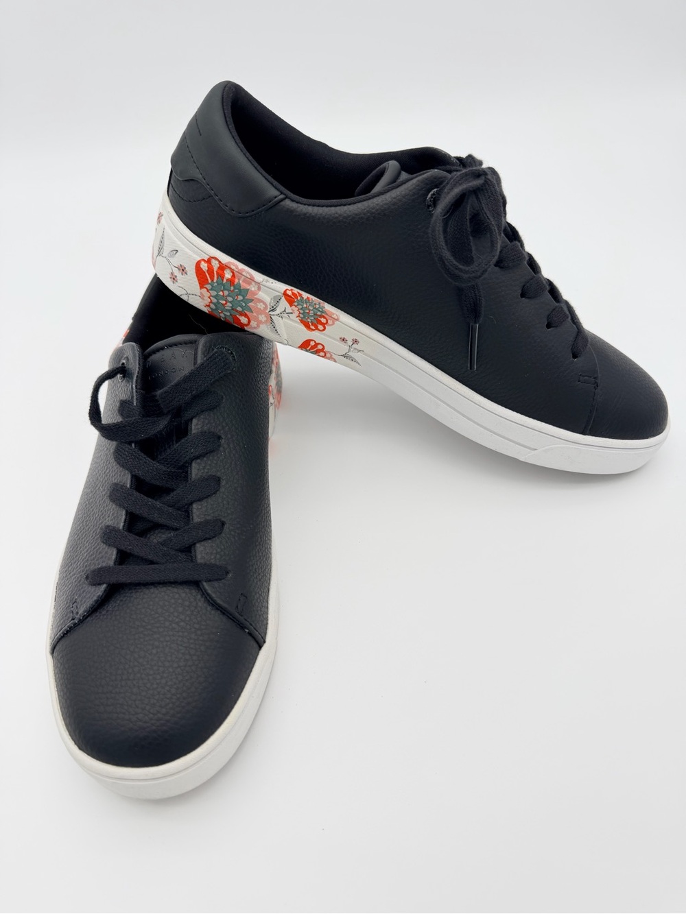 Ted Baker Black Leather Floral-Accent Lace-Up Sneakers SZ 8.5